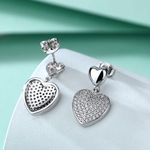 Hearts of Pavé - Moissaniittiriipuskorvakorut pavé-istutuksella